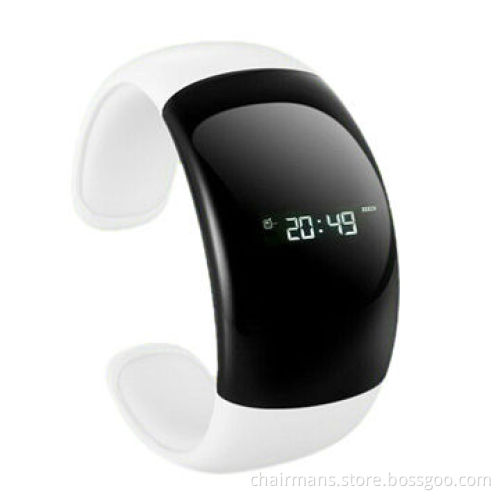Bluetooth Watch, show caller ID, easy answer or reject a phone call and version 3.0 Bluetooth
